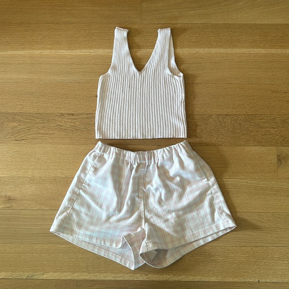 BRANDY MELVILLE set in baby pink